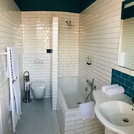 Ama Hotel